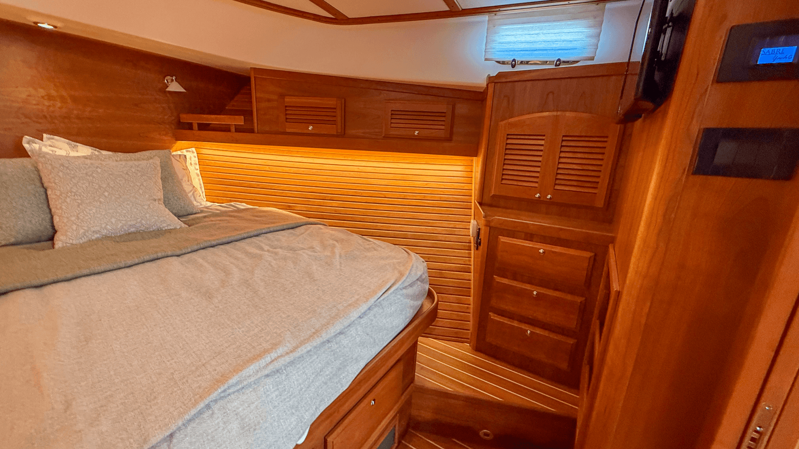 2019 Sabre 42 Salon Express