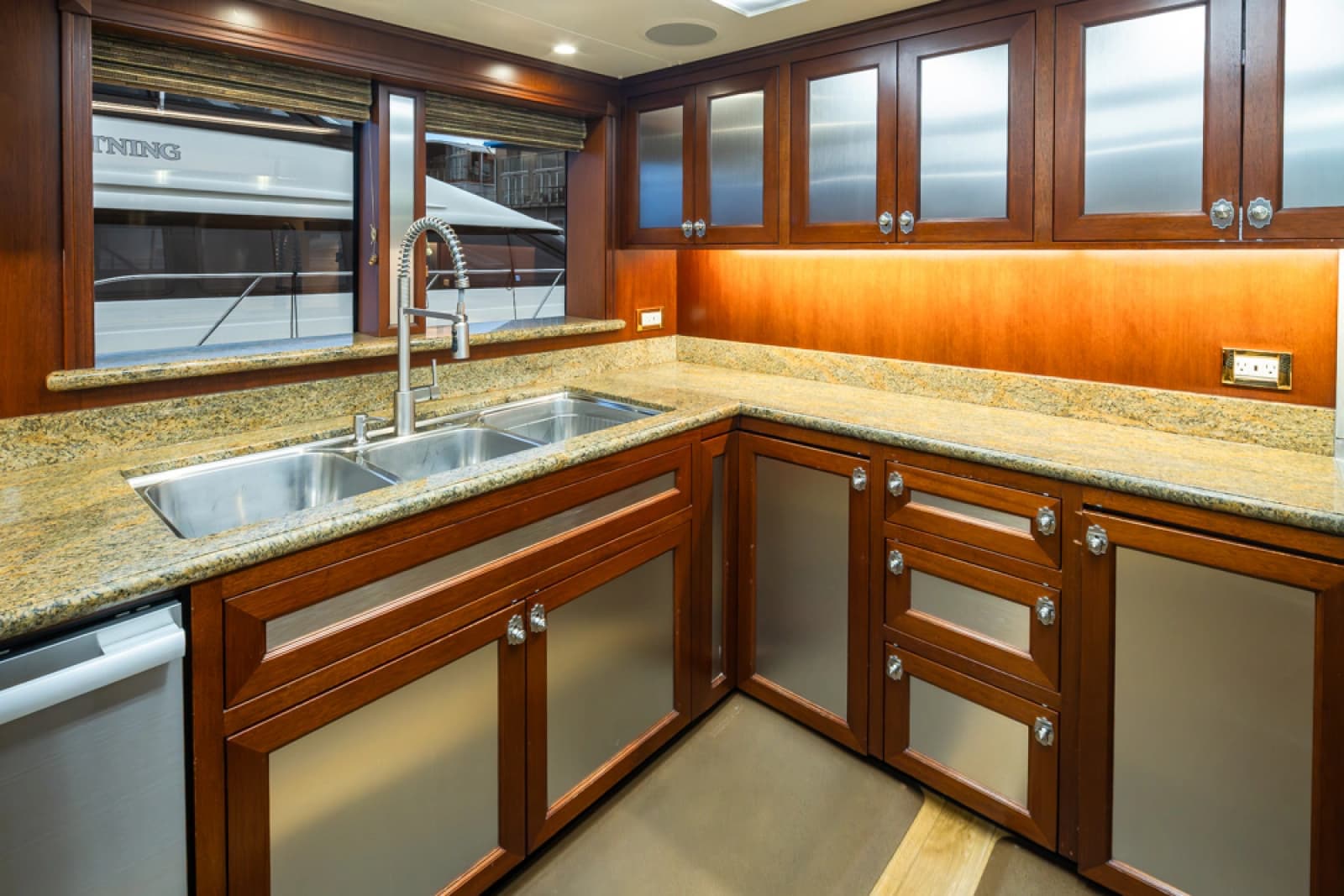 1989 Delta Marine Flybridge Motoryacht