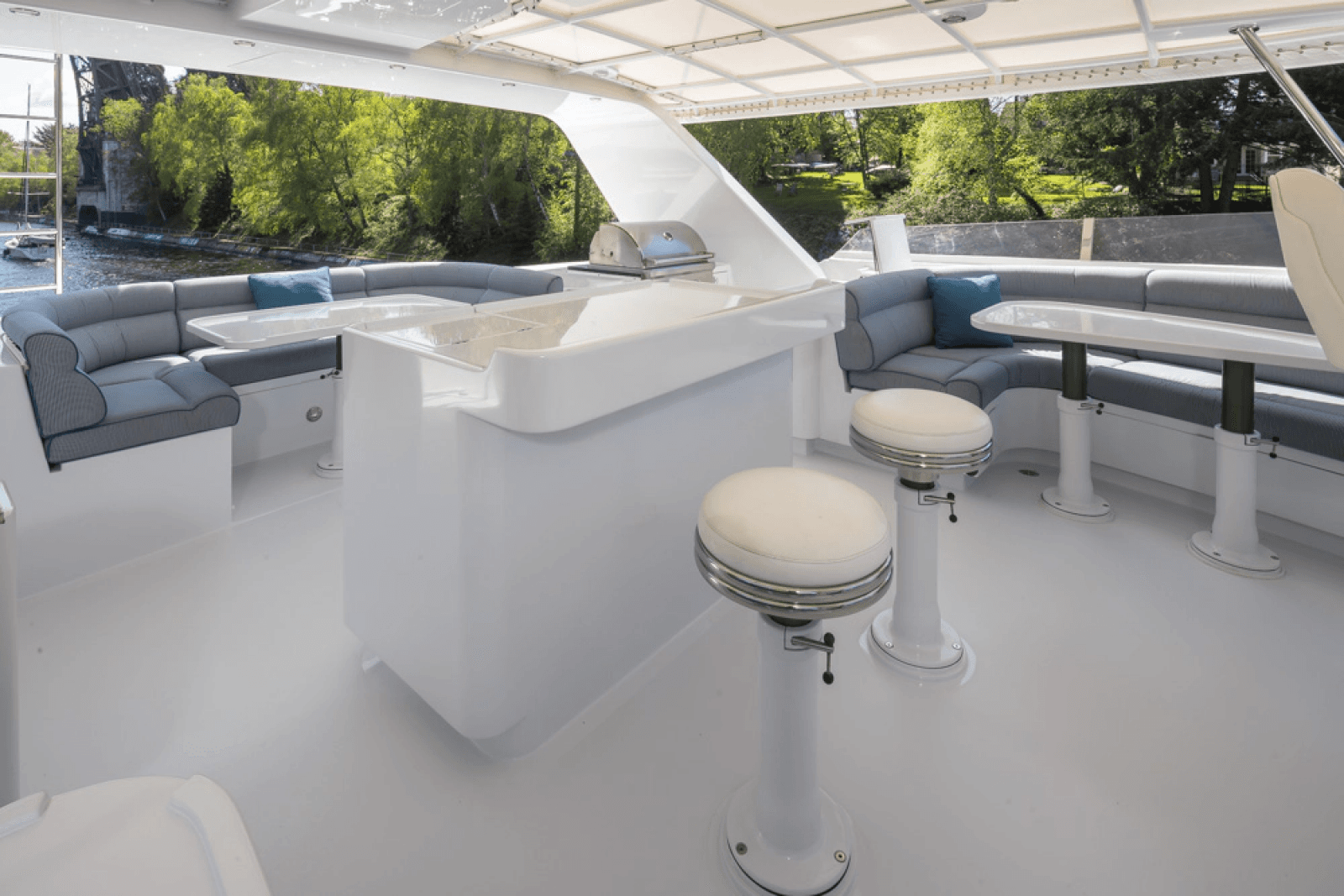 1989 Delta Marine Flybridge Motoryacht