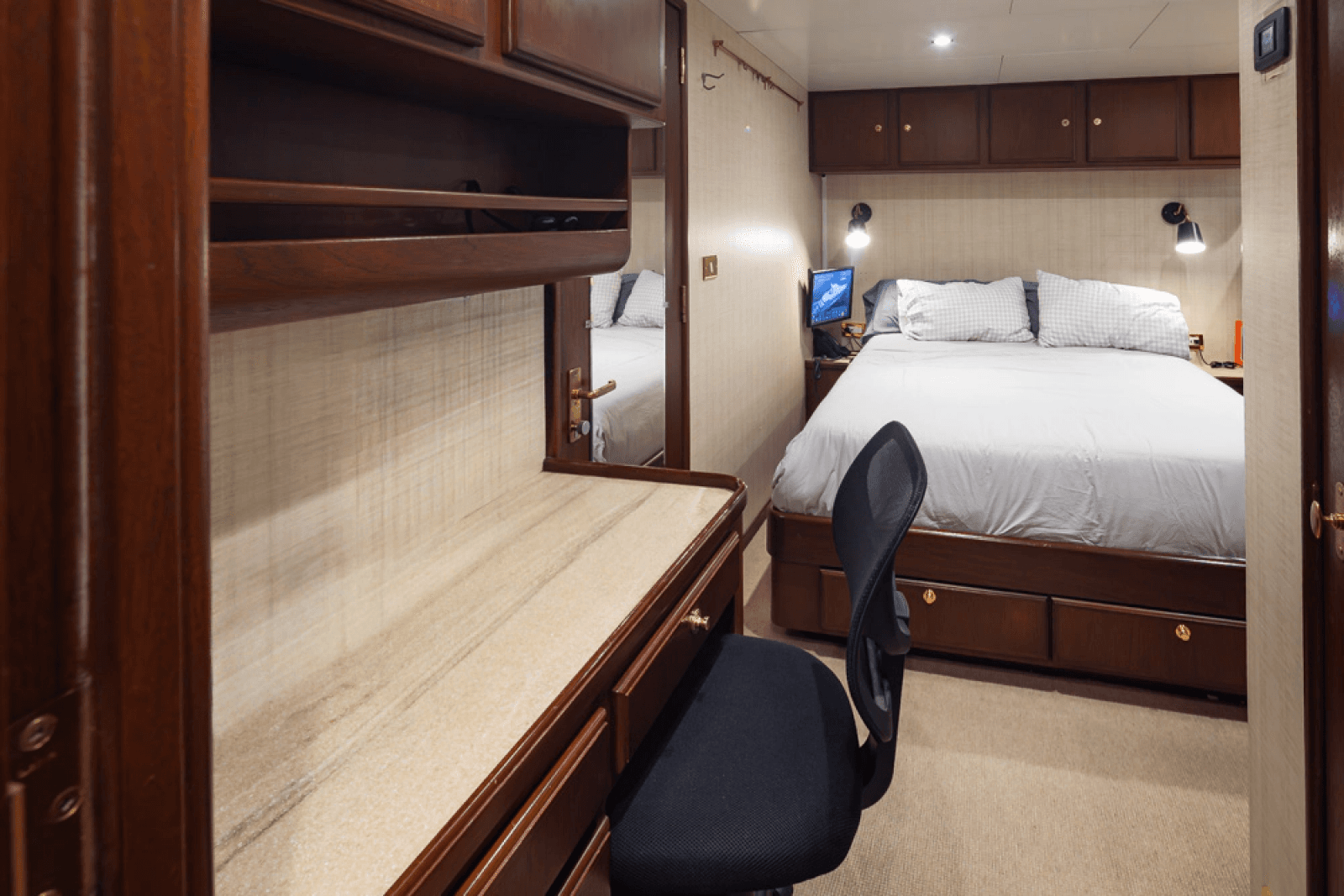 1989 Delta Marine Flybridge Motoryacht