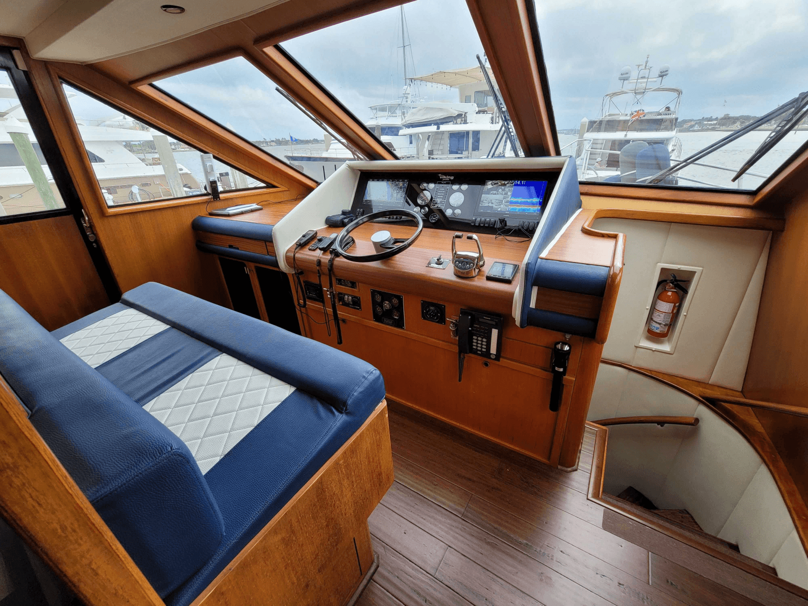 1990 Viking 63 Motor Yacht