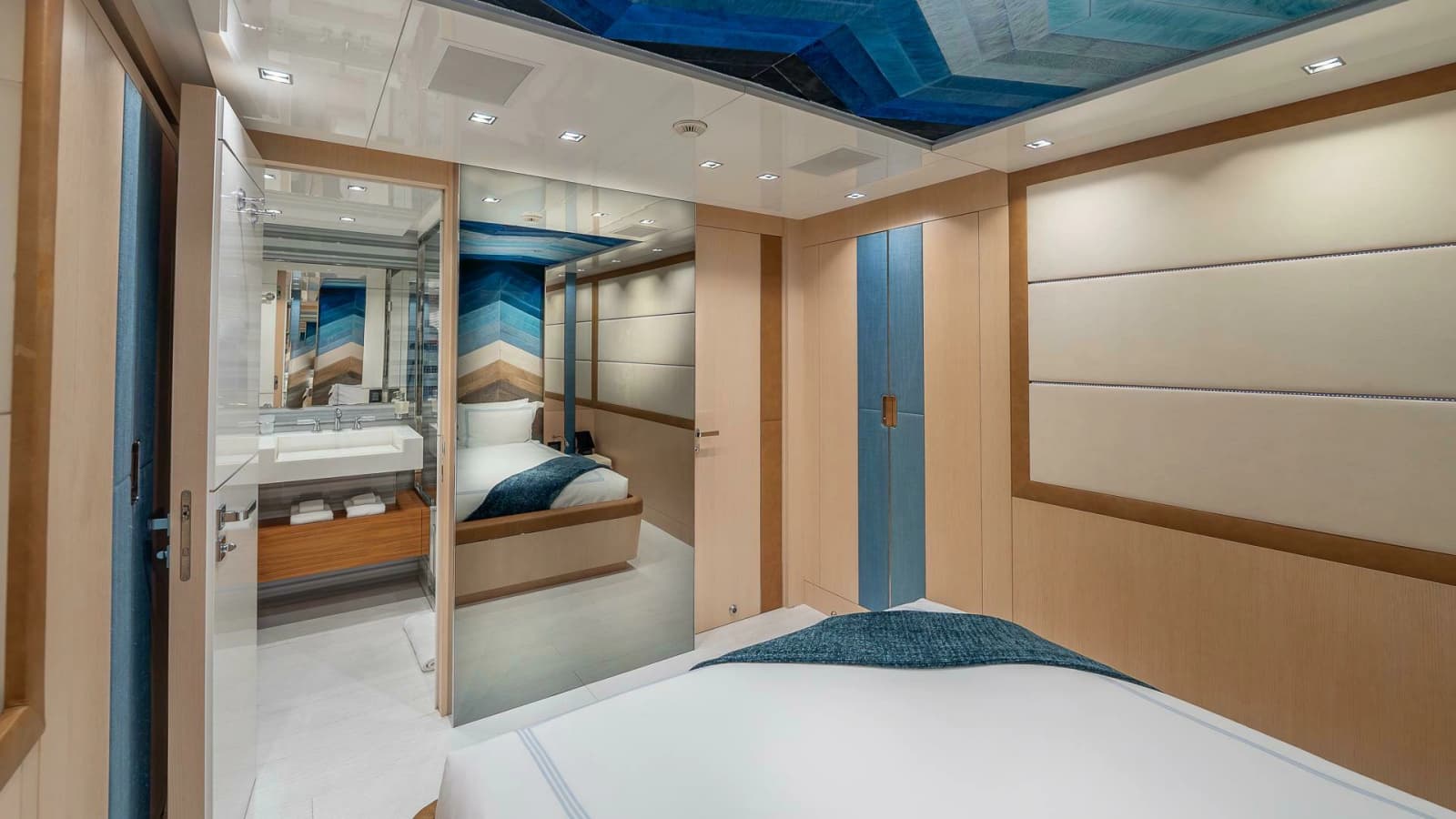2017 Mangusta Oceano 42