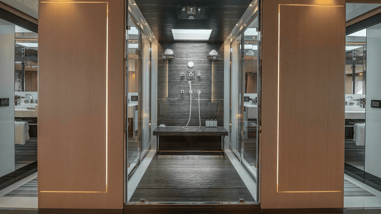 2017 Mangusta Oceano 42