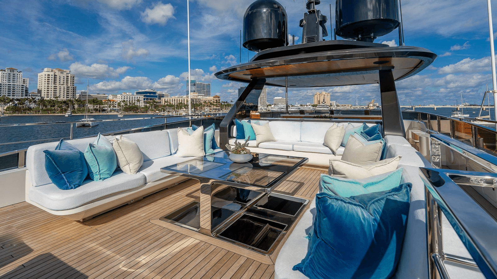 2017 Mangusta Oceano 42