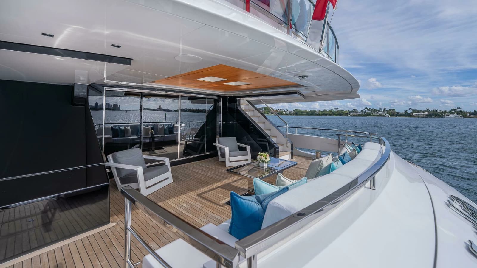 2017 Mangusta Oceano 42
