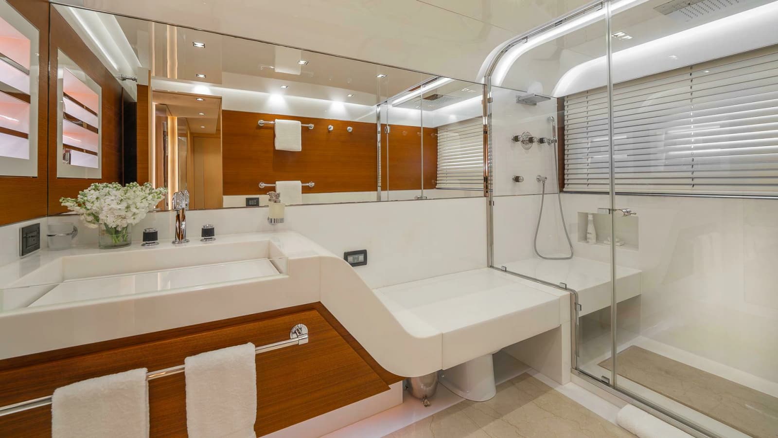 2017 Mangusta Oceano 42