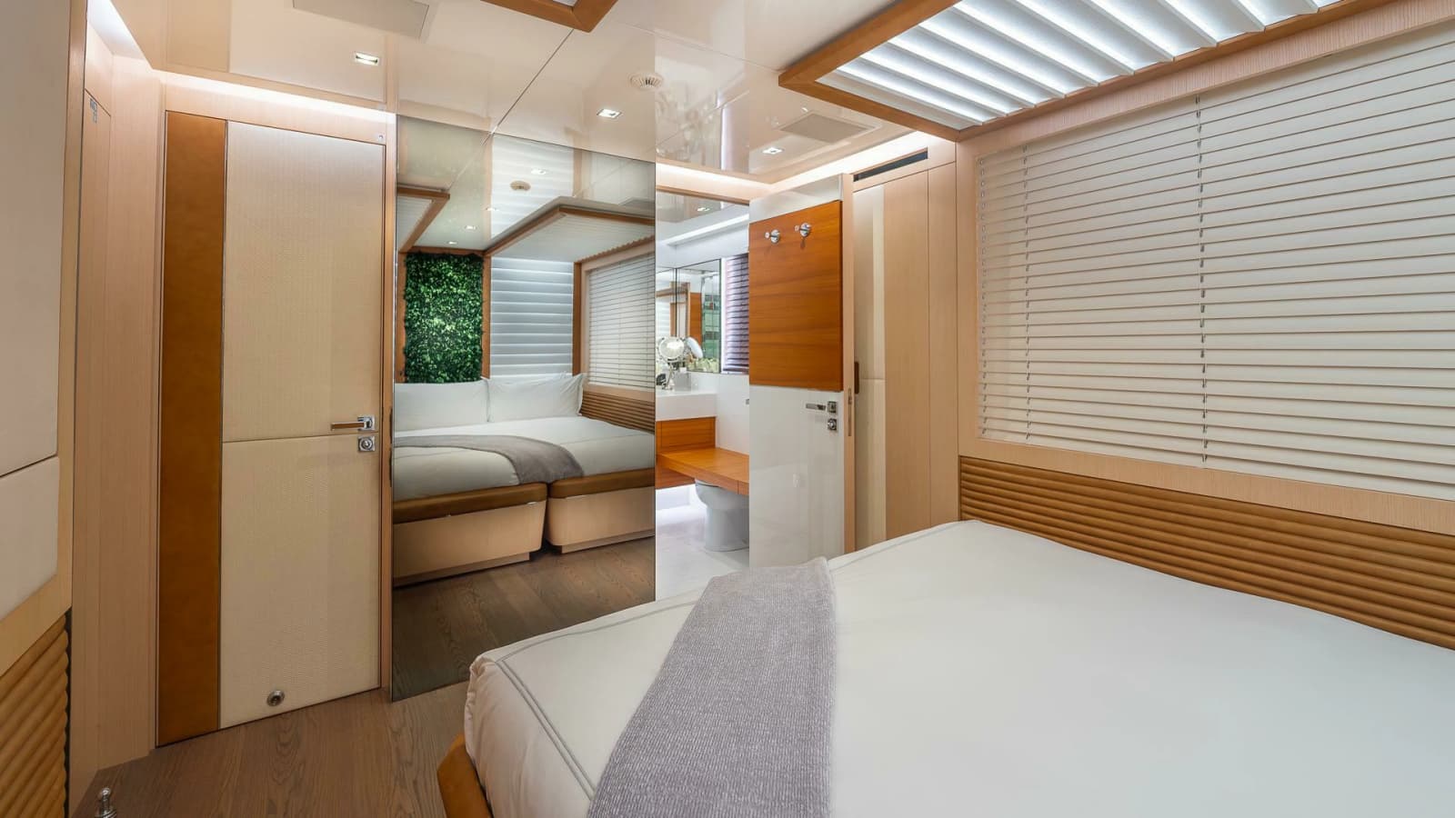 2017 Mangusta Oceano 42