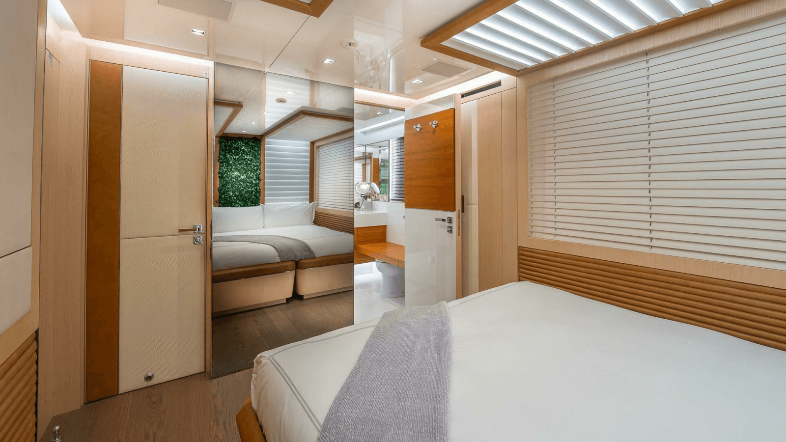 2017 Mangusta Oceano 42