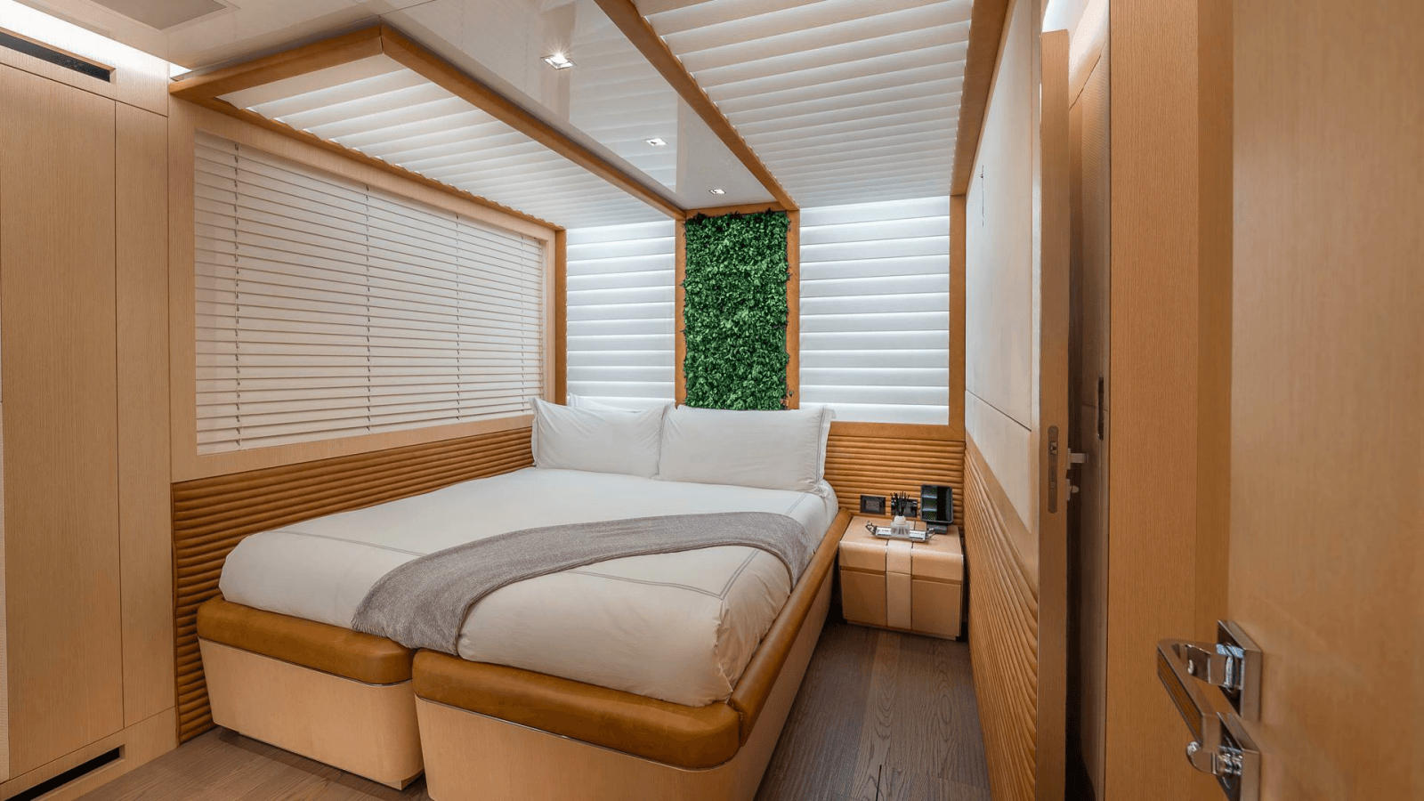 2017 Mangusta Oceano 42