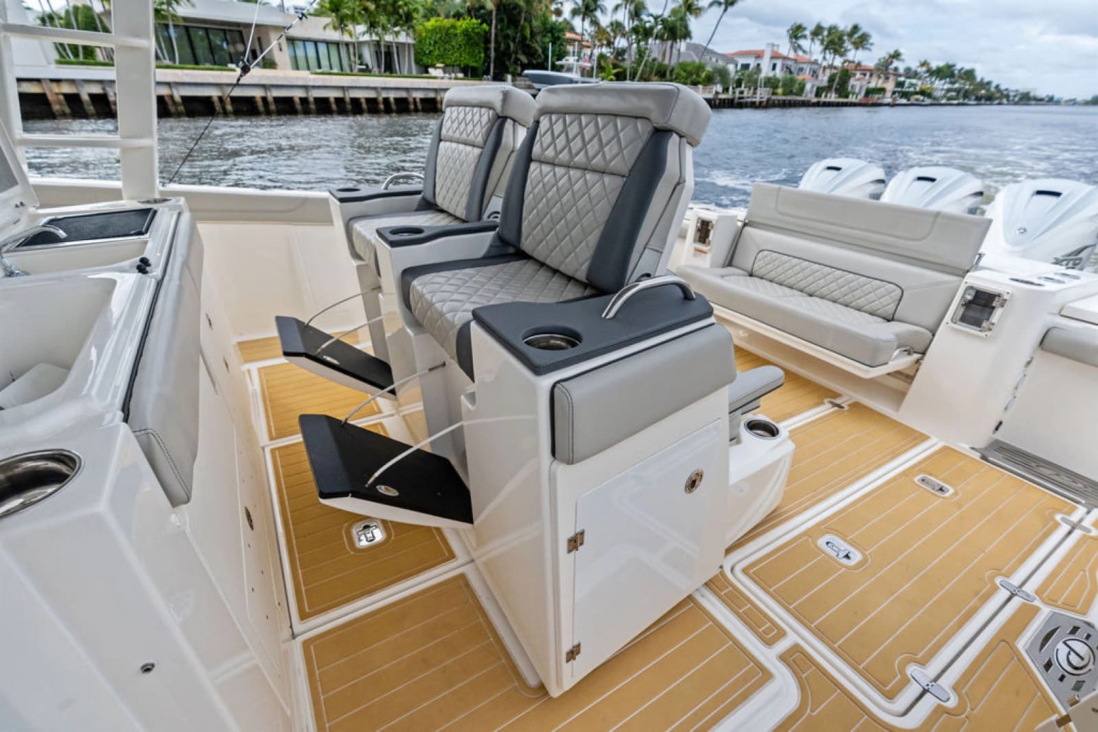 2022 Pursuit S 428 Sport