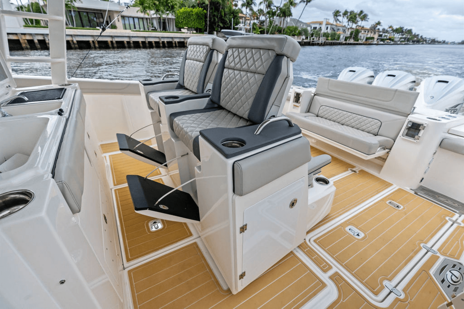 2022 Pursuit S 428 Sport
