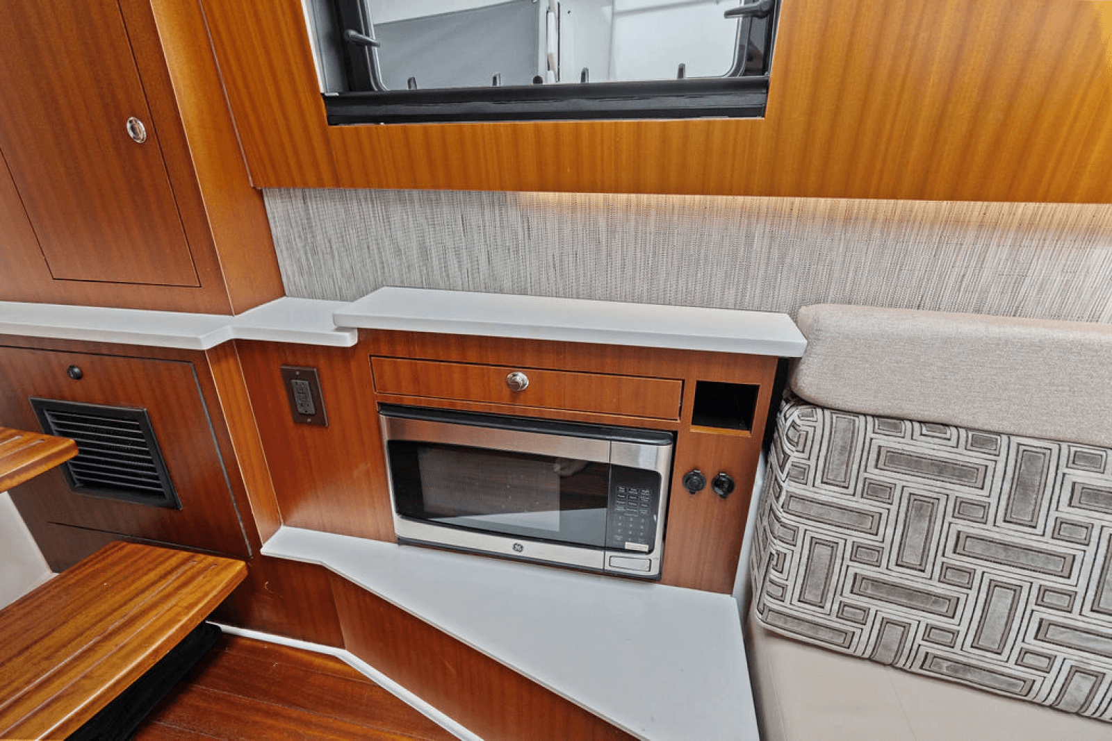 2022 Pursuit S 428 Sport