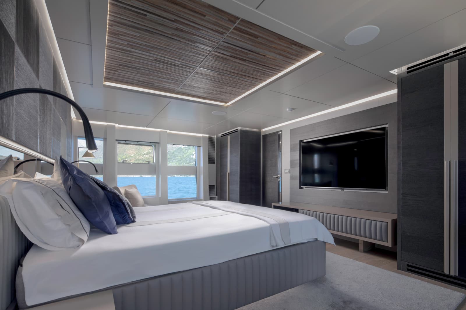 2027 Numarine 32XP