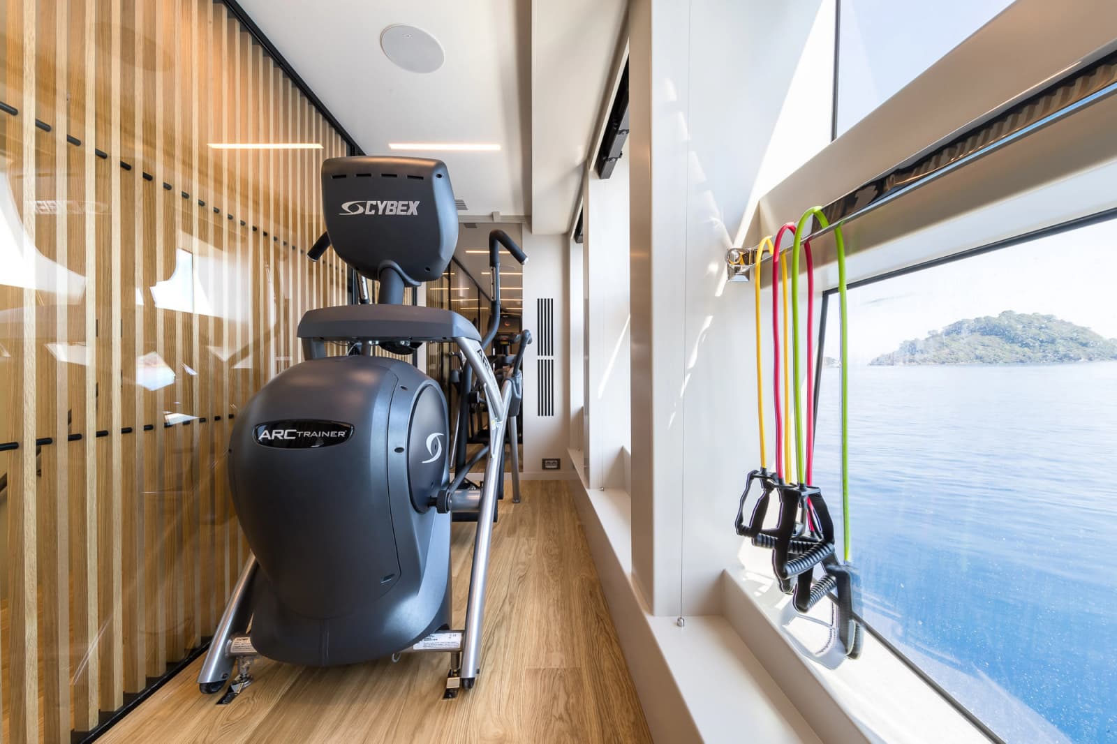 2027 Numarine 32XP