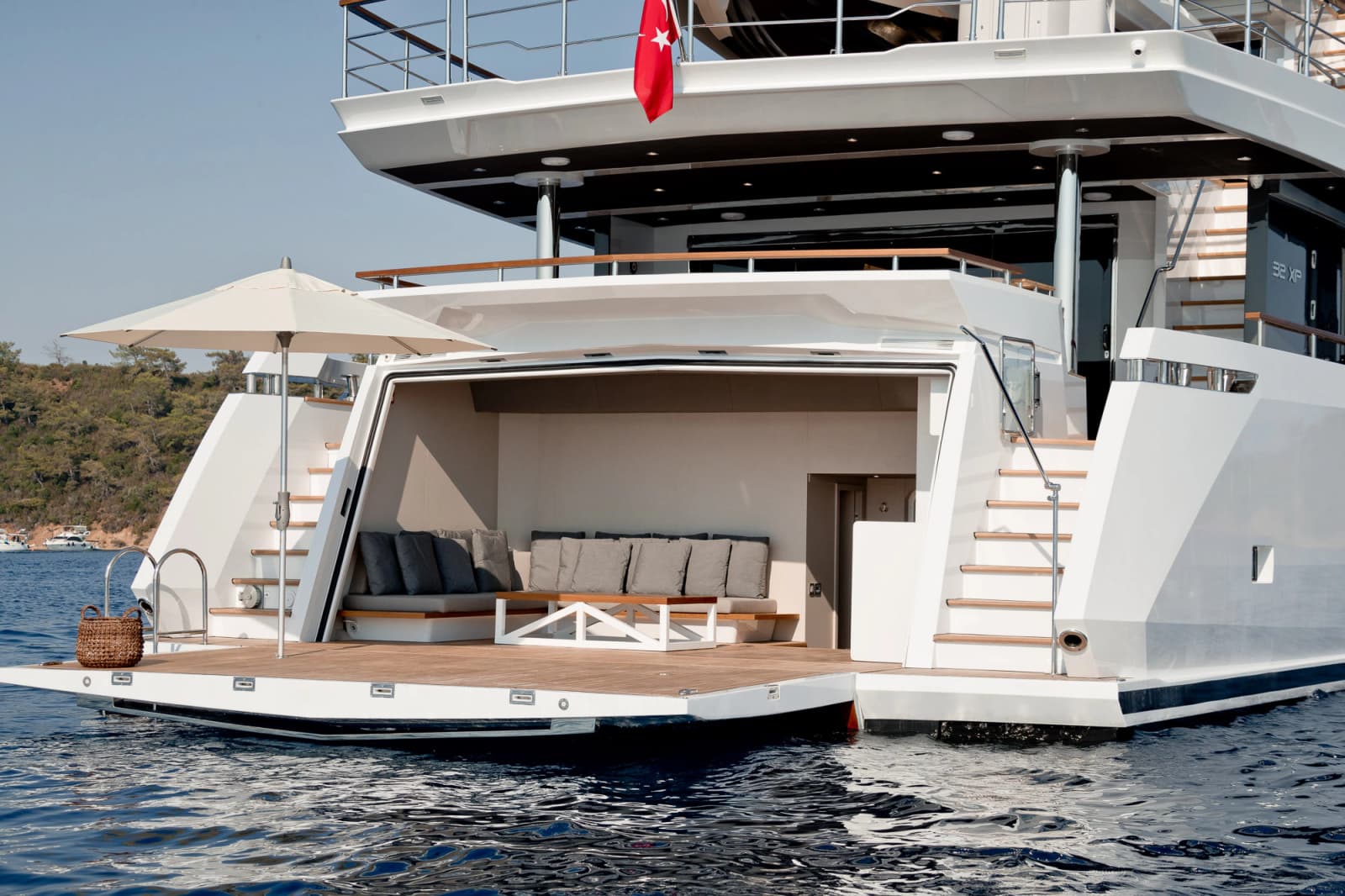 2027 Numarine 32XP