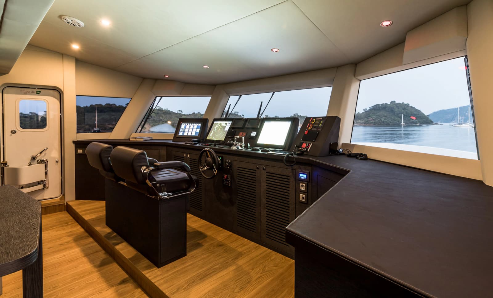 2027 Numarine 32XP