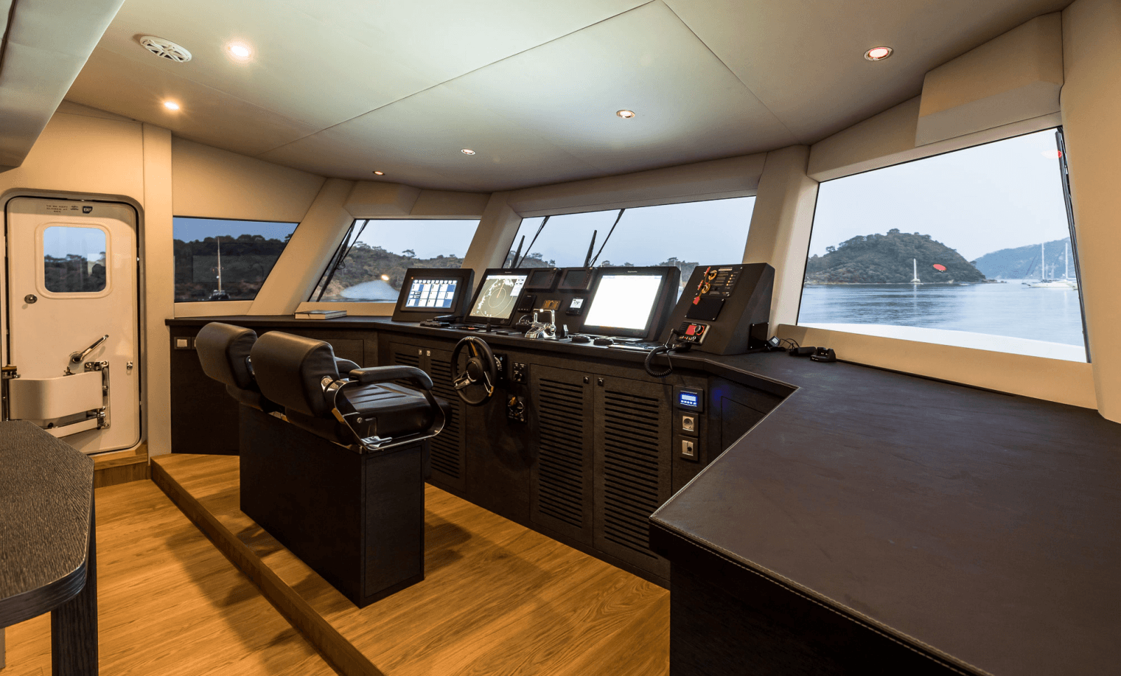 2027 Numarine 32XP