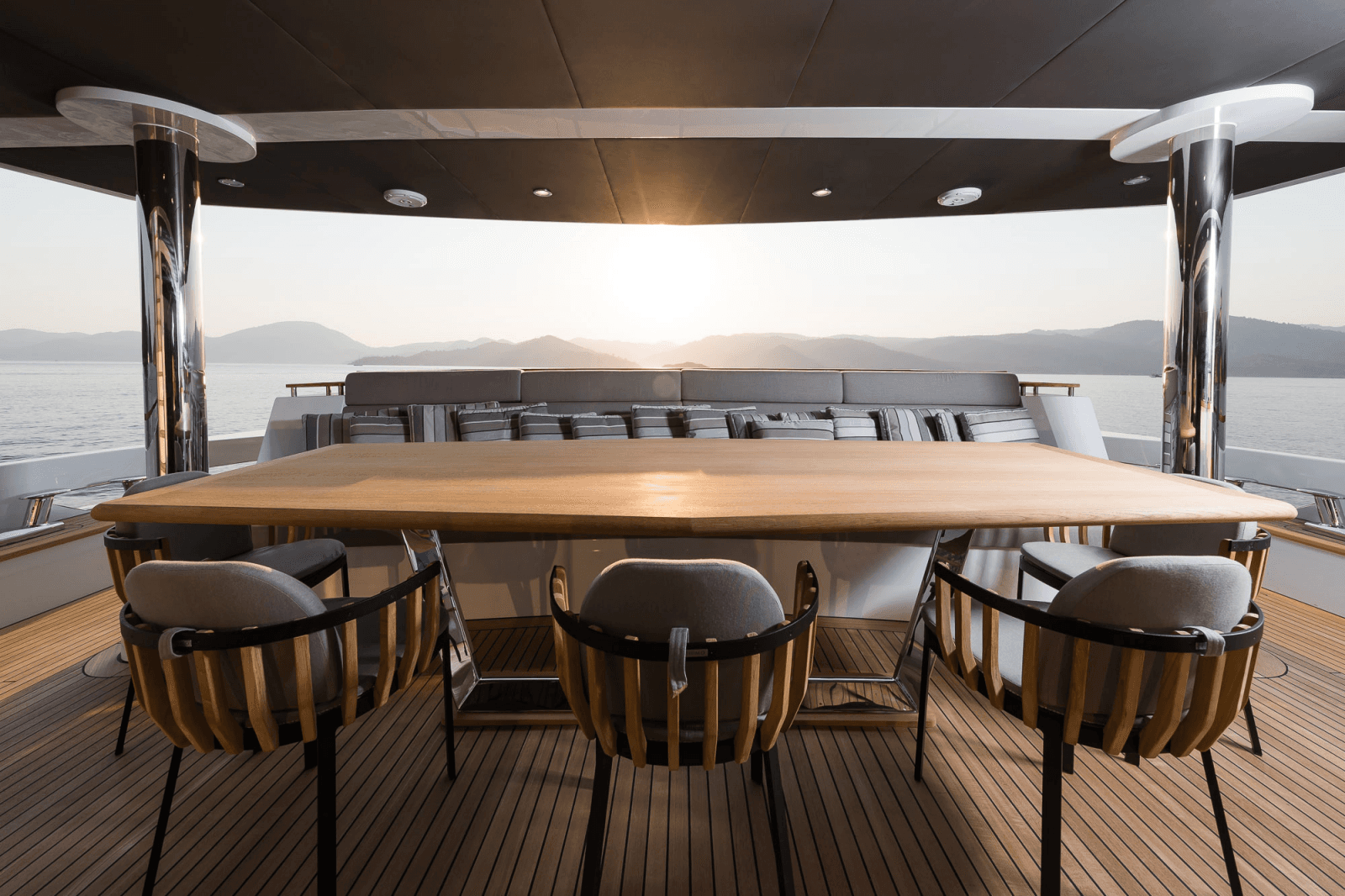 2027 Numarine 32XP