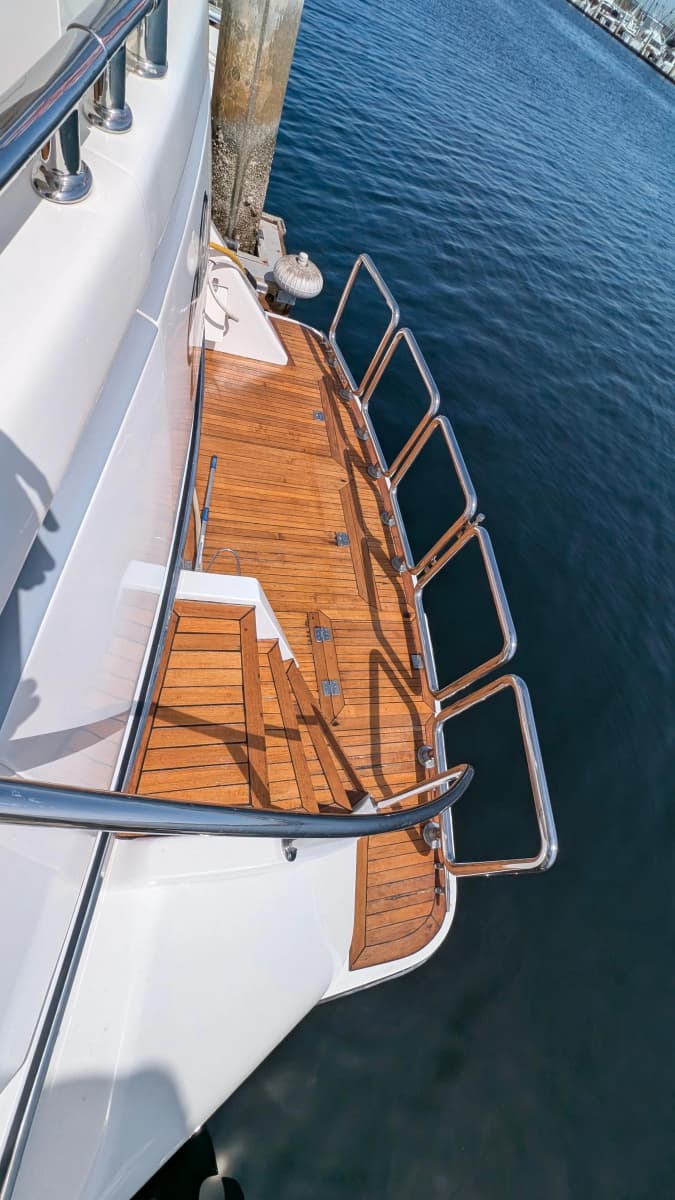 2004 Johnson Motor Yacht