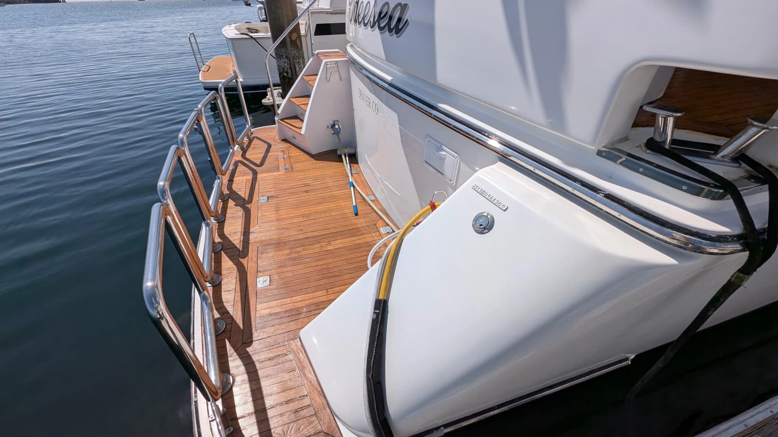 2004 Johnson Motor Yacht