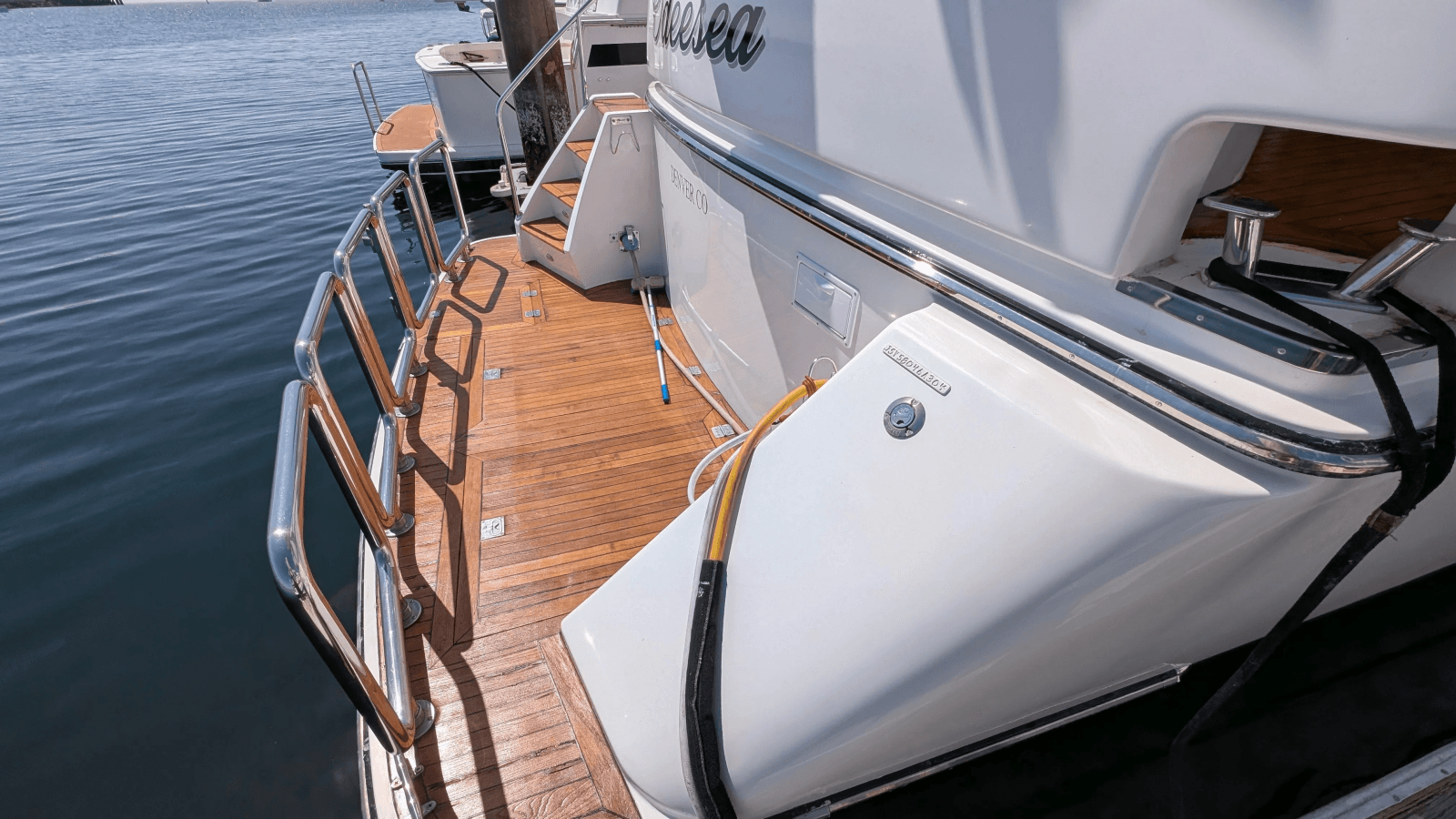 2004 Johnson Motor Yacht