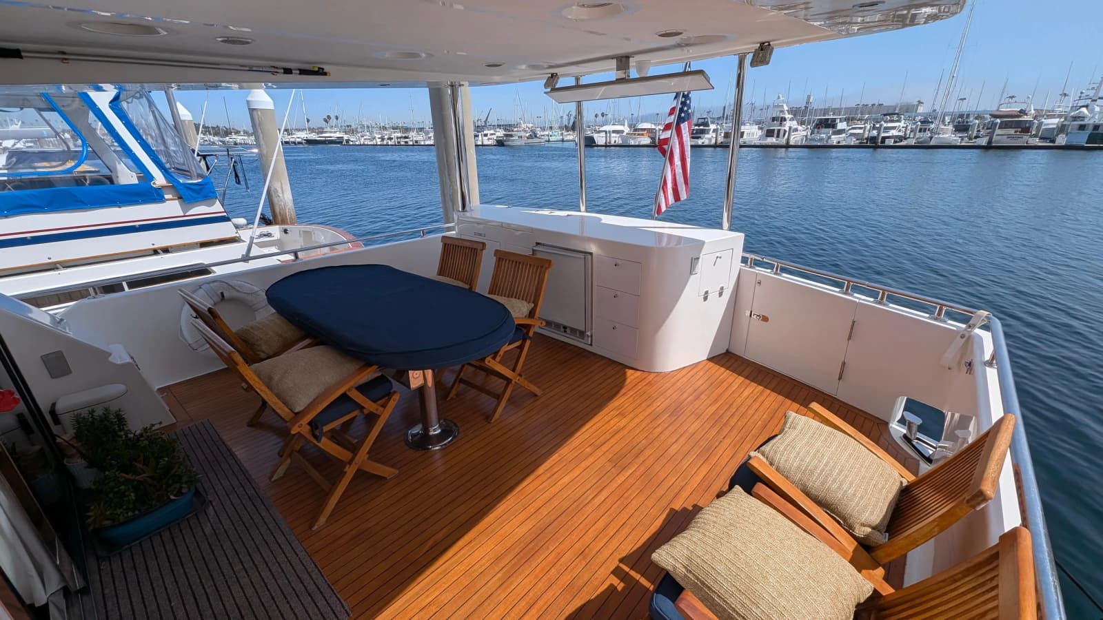 2004 Johnson Motor Yacht