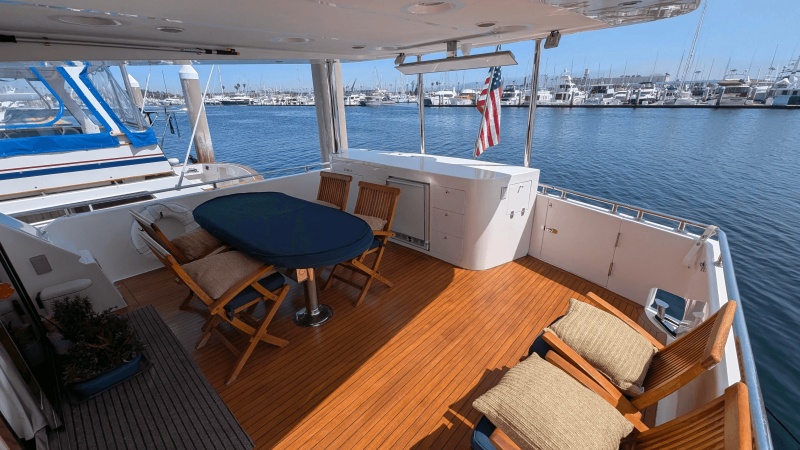 2004 Johnson Motor Yacht
