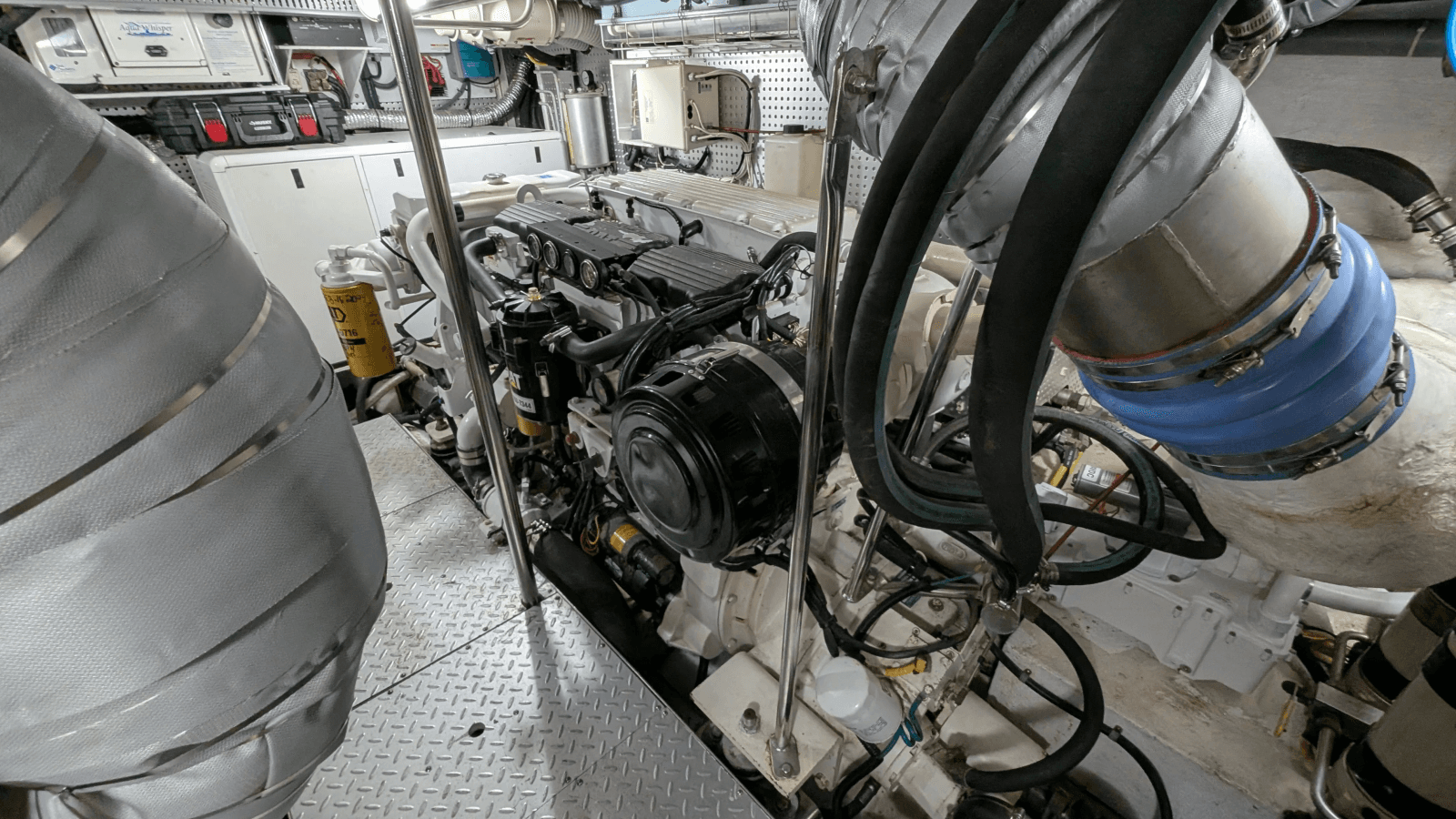 2004 Johnson Motor Yacht