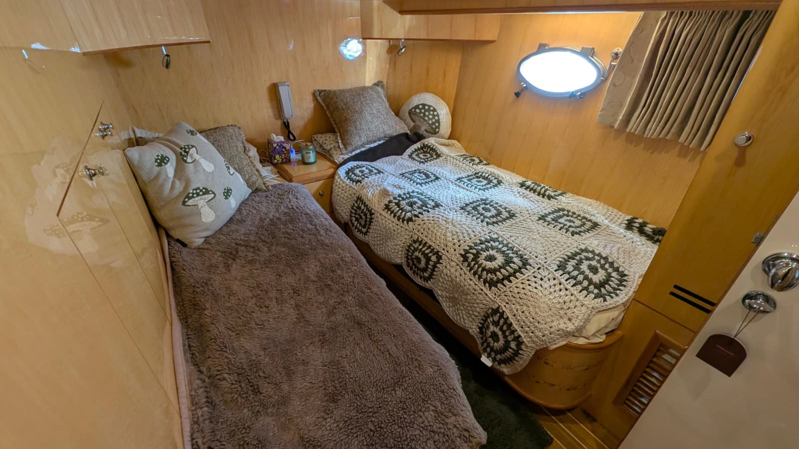 2004 Johnson Motor Yacht