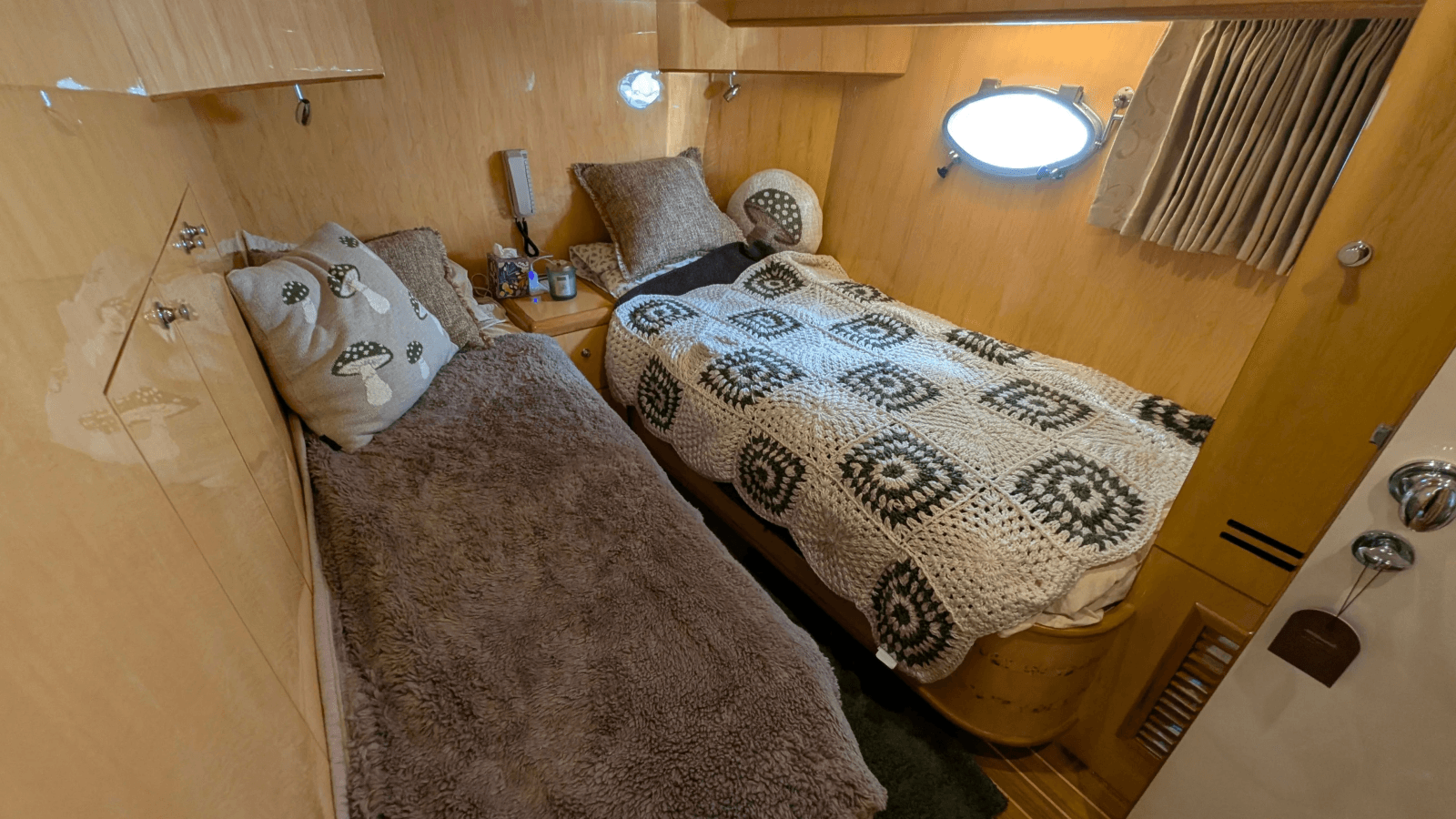 2004 Johnson Motor Yacht
