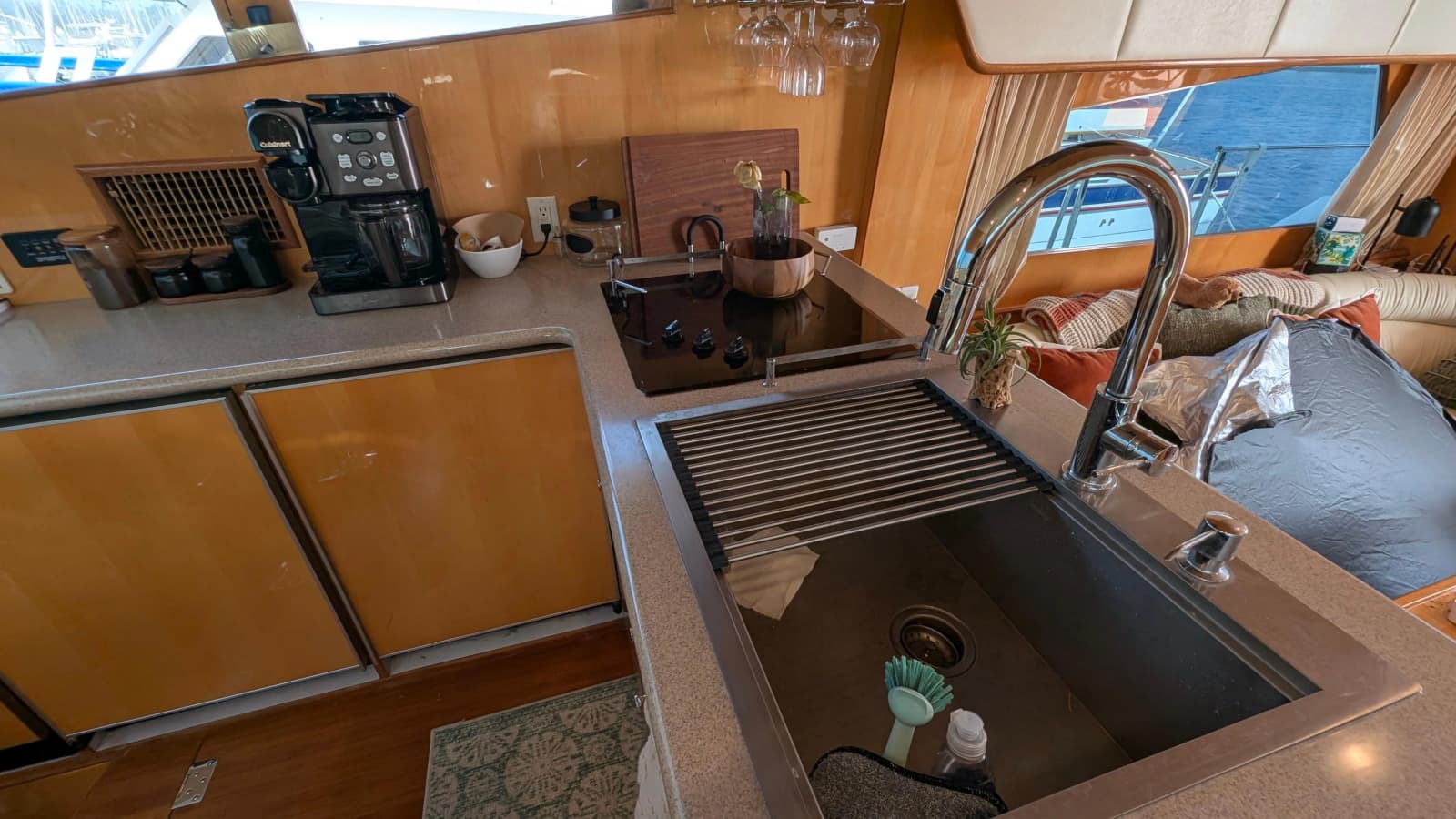 2004 Johnson Motor Yacht
