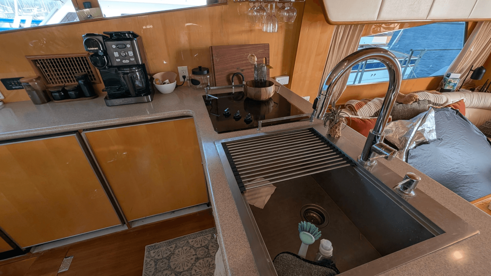 2004 Johnson Motor Yacht