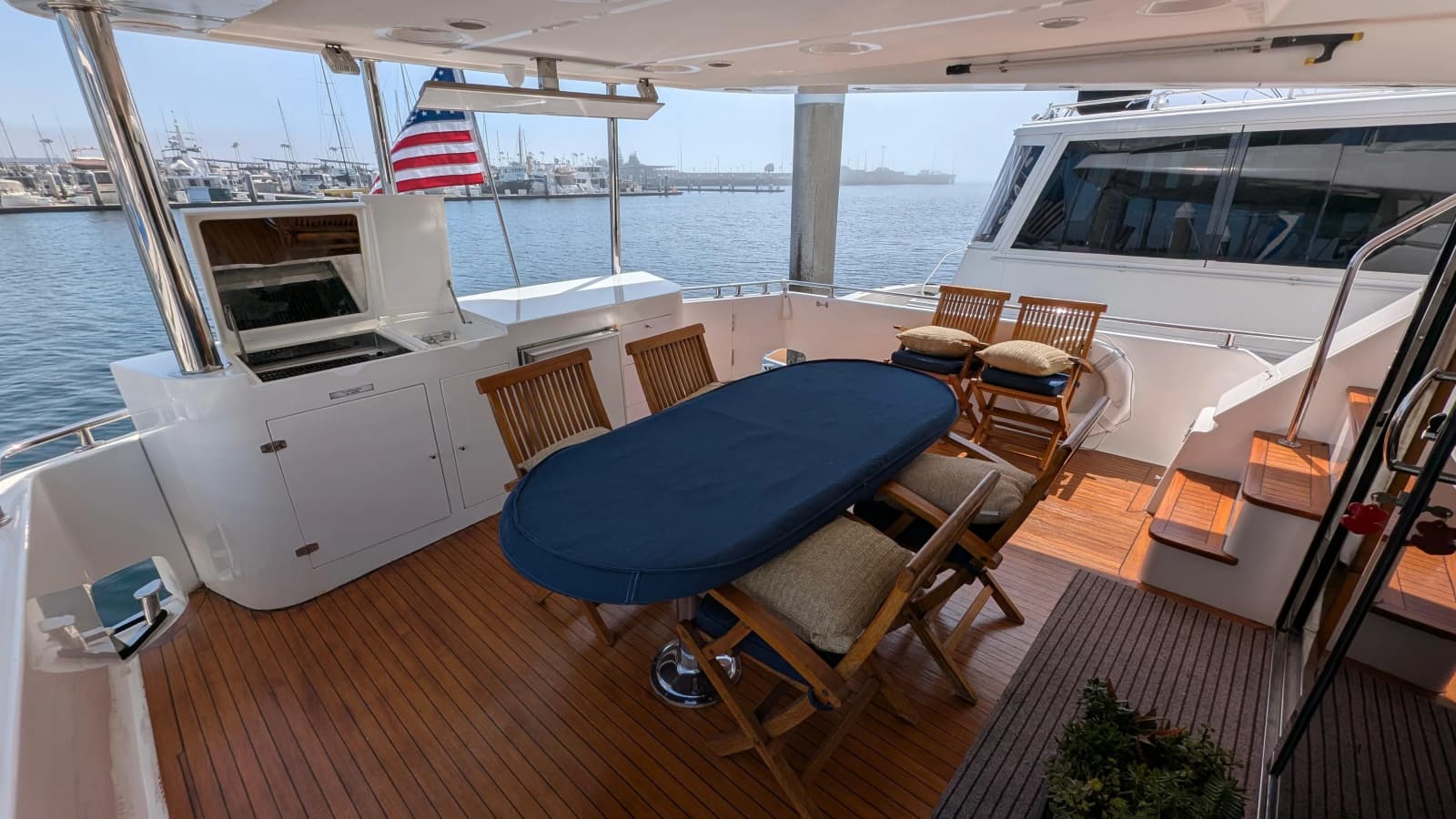 2004 Johnson Motor Yacht