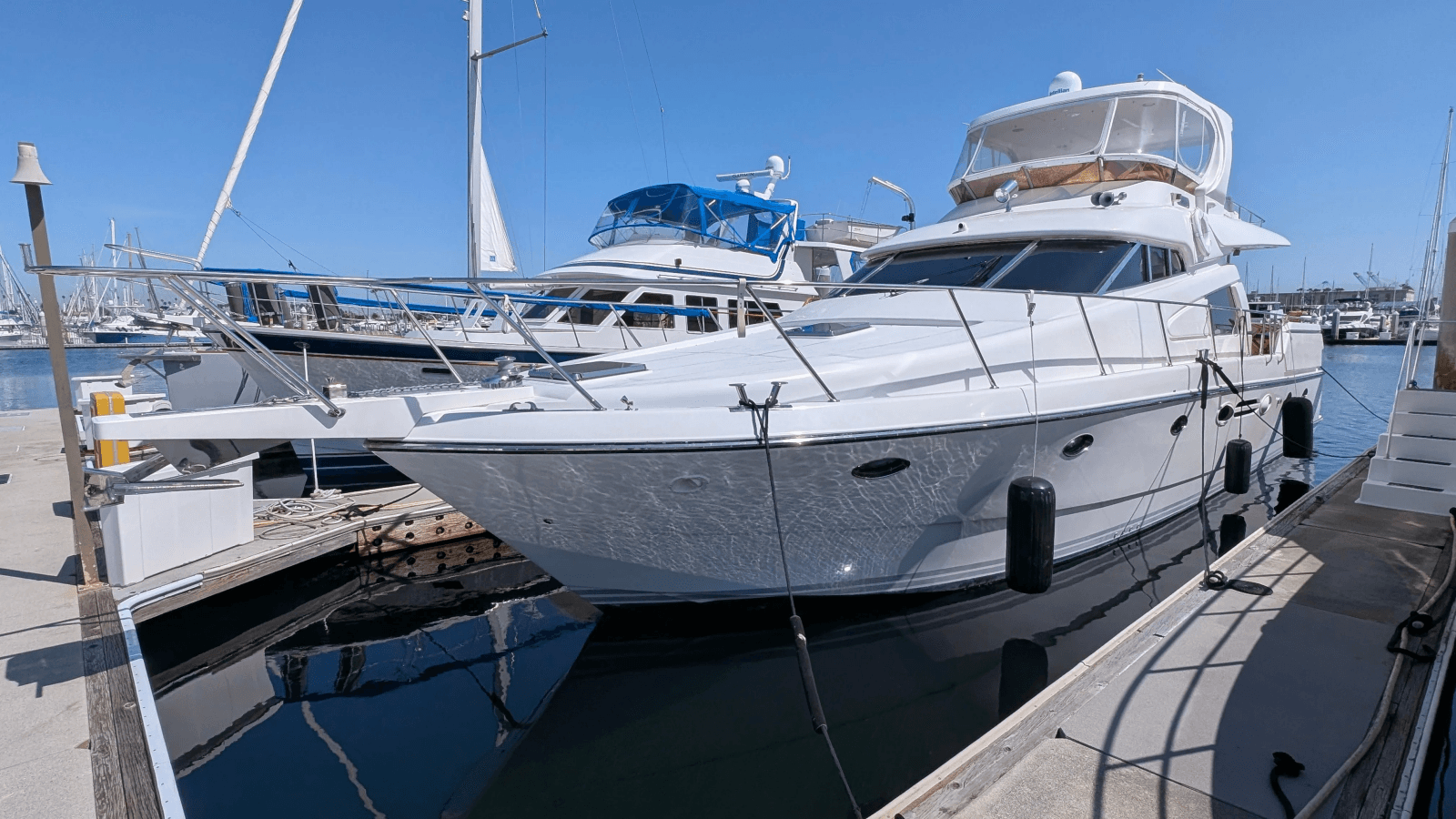 2004 Johnson Motor Yacht