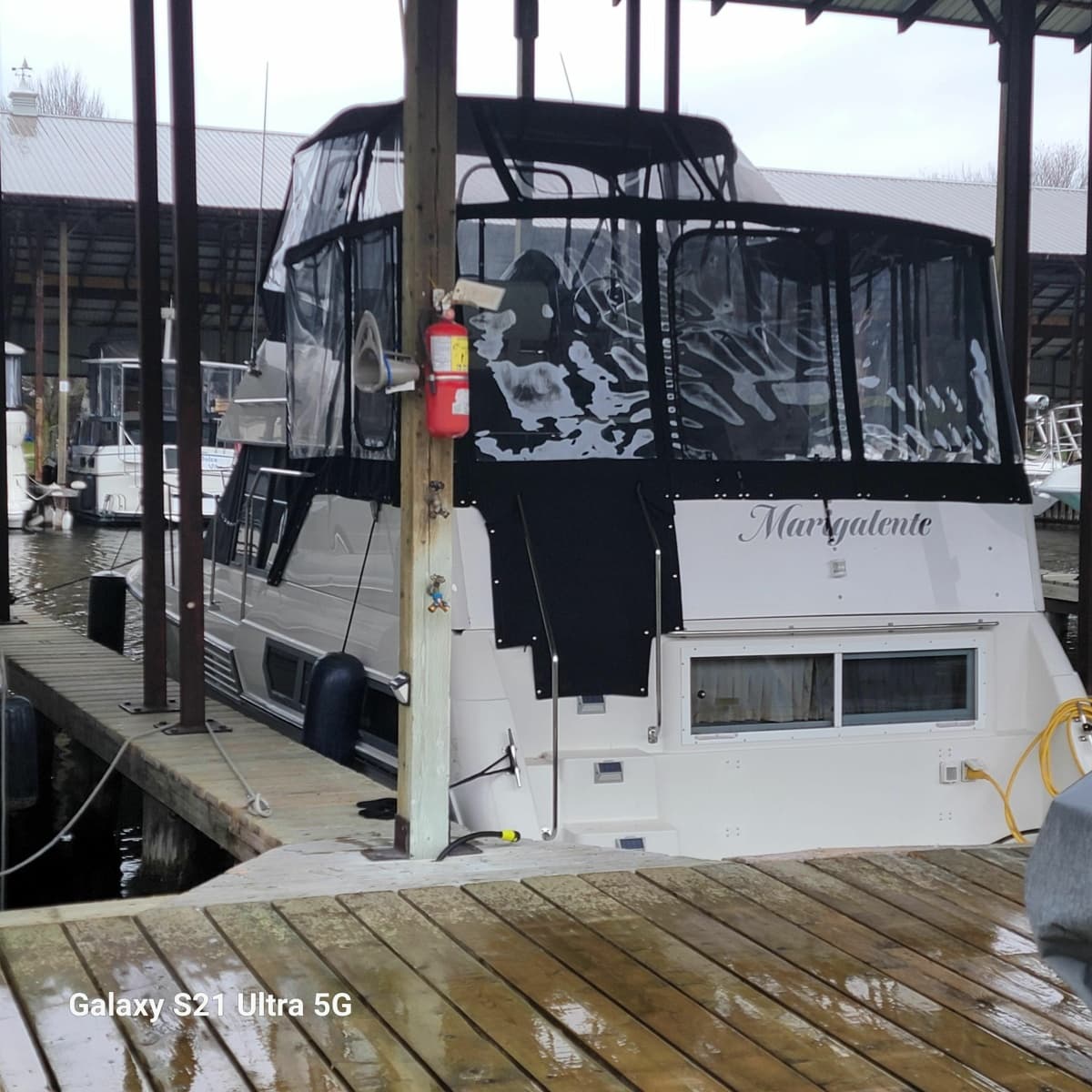 1995 Carver 325 Motor Yacht 32