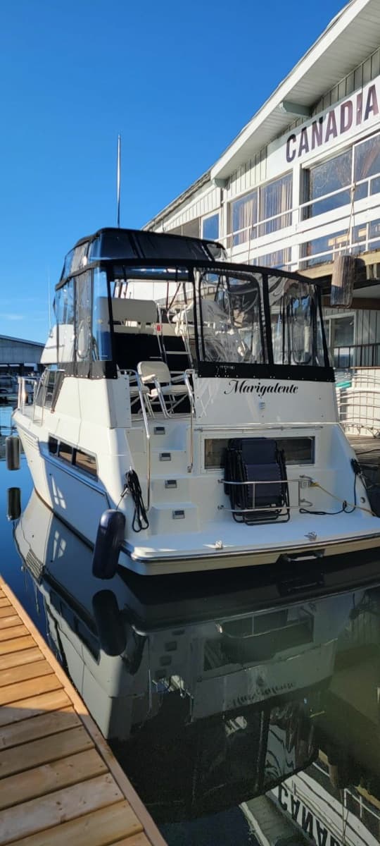 1995 Carver 325 Motor Yacht