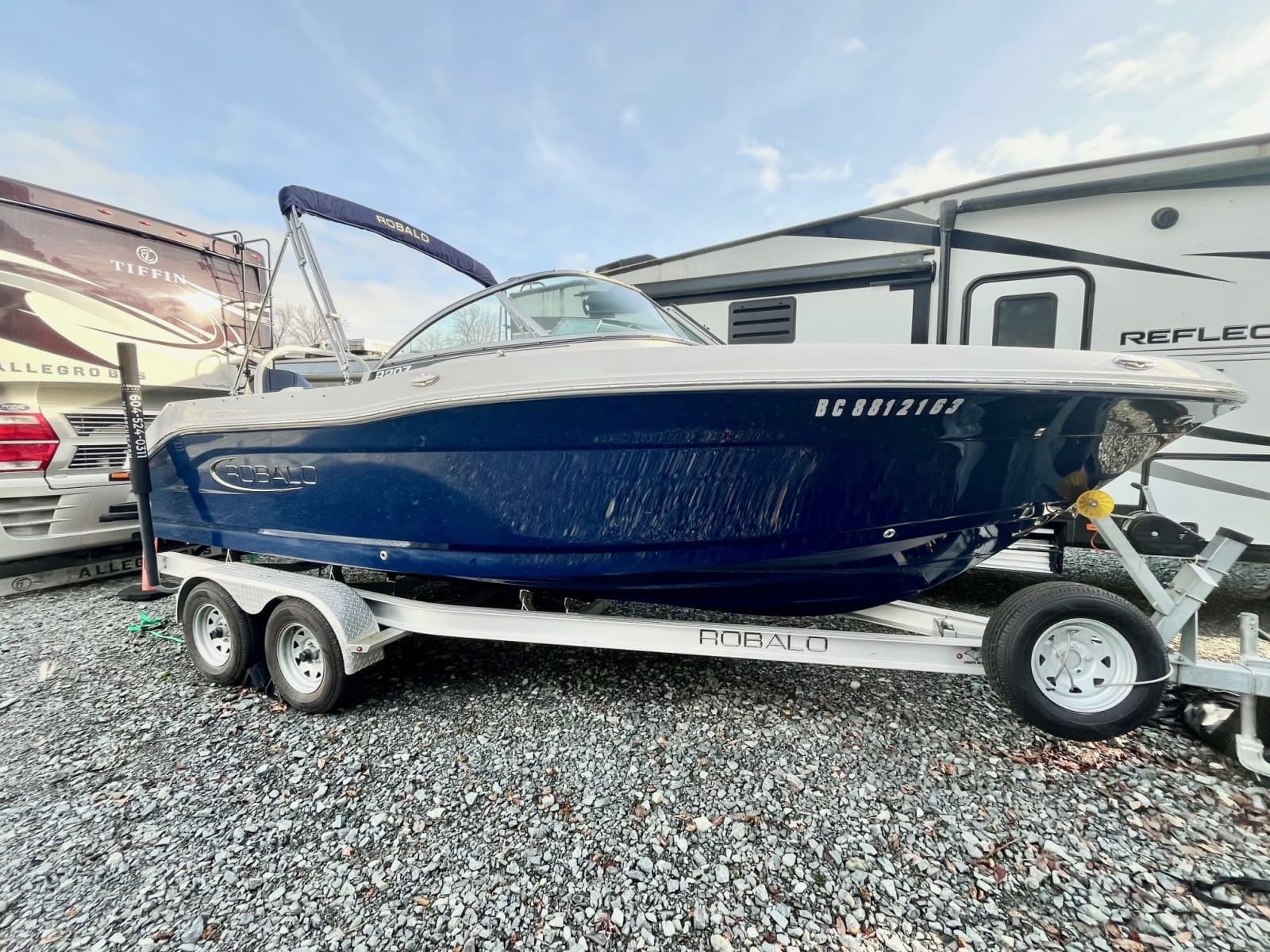 2023 Robalo R207