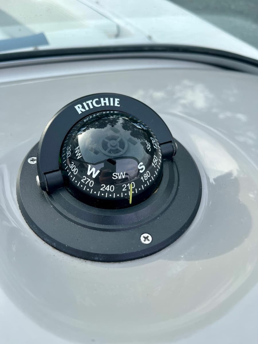 2023 Robalo R207 20