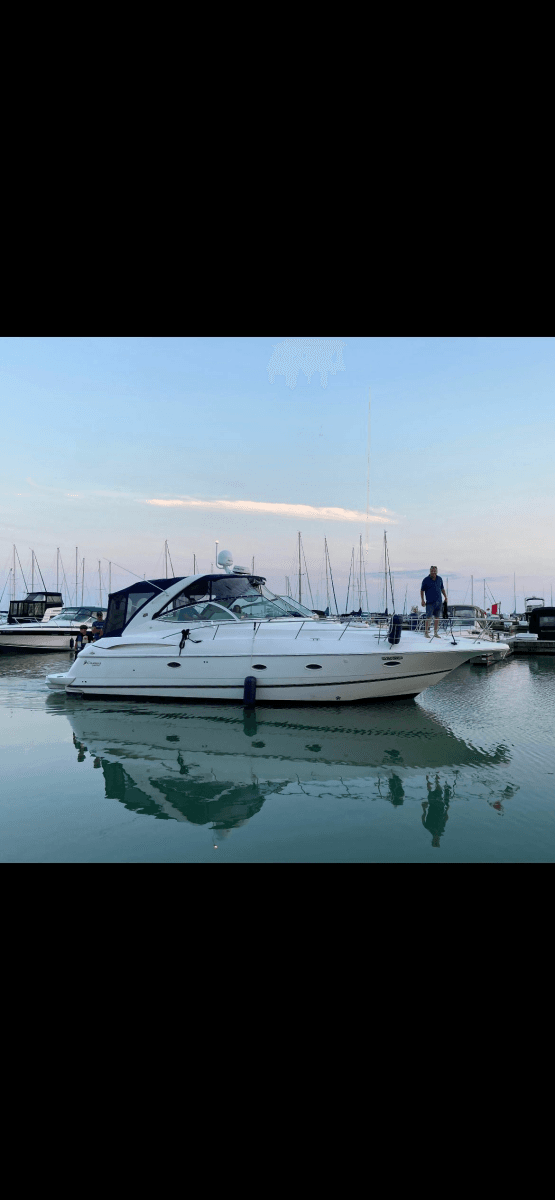 2004 Cruisers Yachts 40 Express