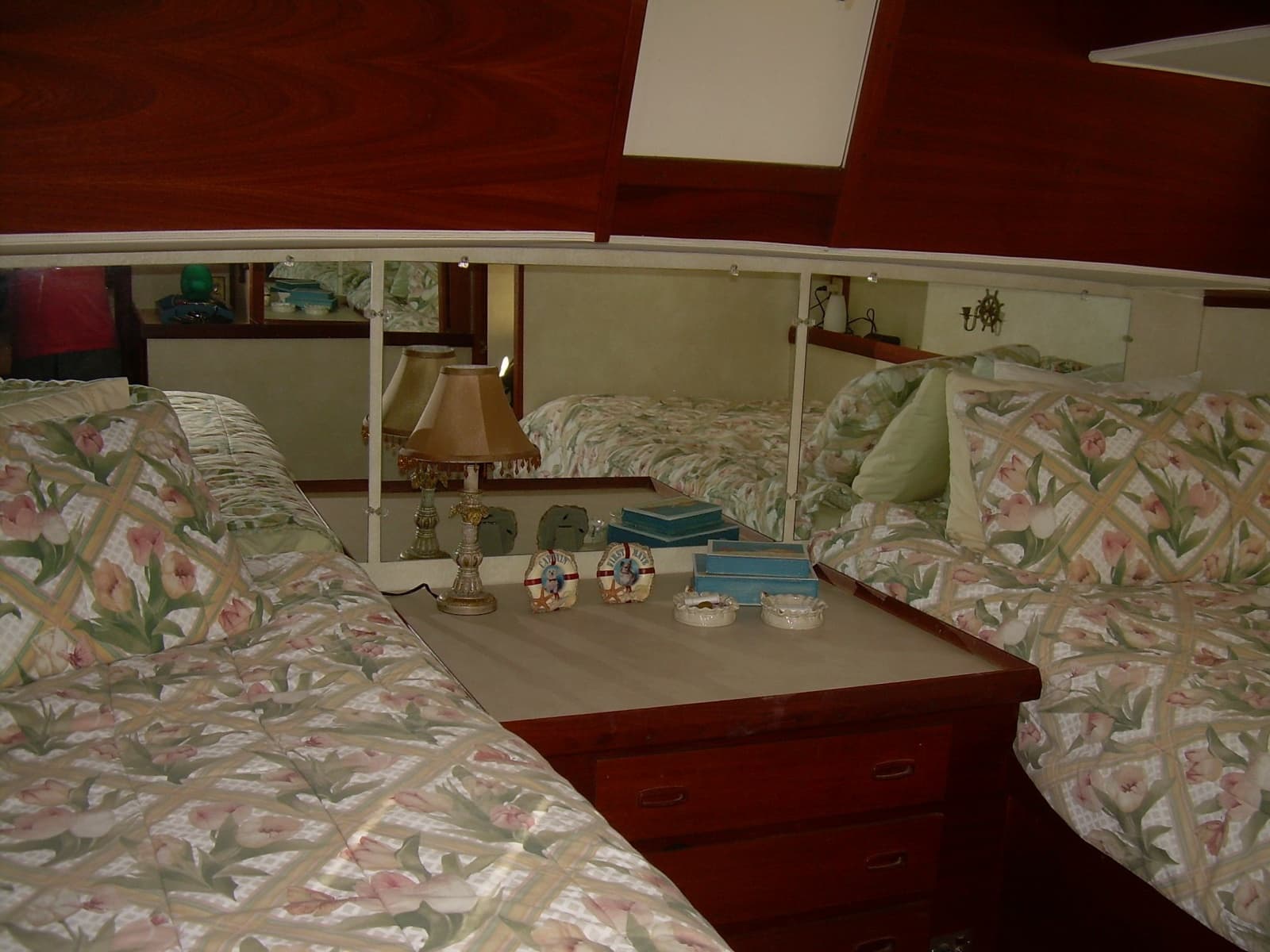1977 Trojan 36 Tri-Cabin 36