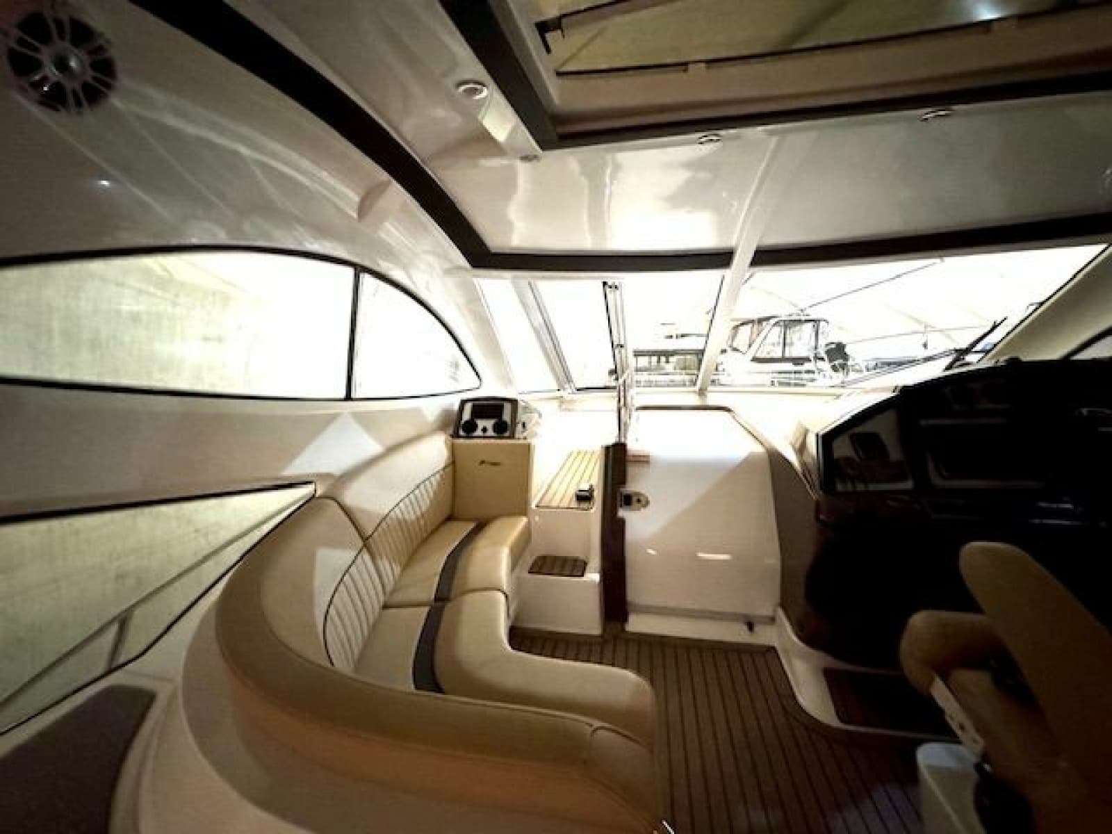 2013 Cruisers Yachts 540 Sports Coupe 54