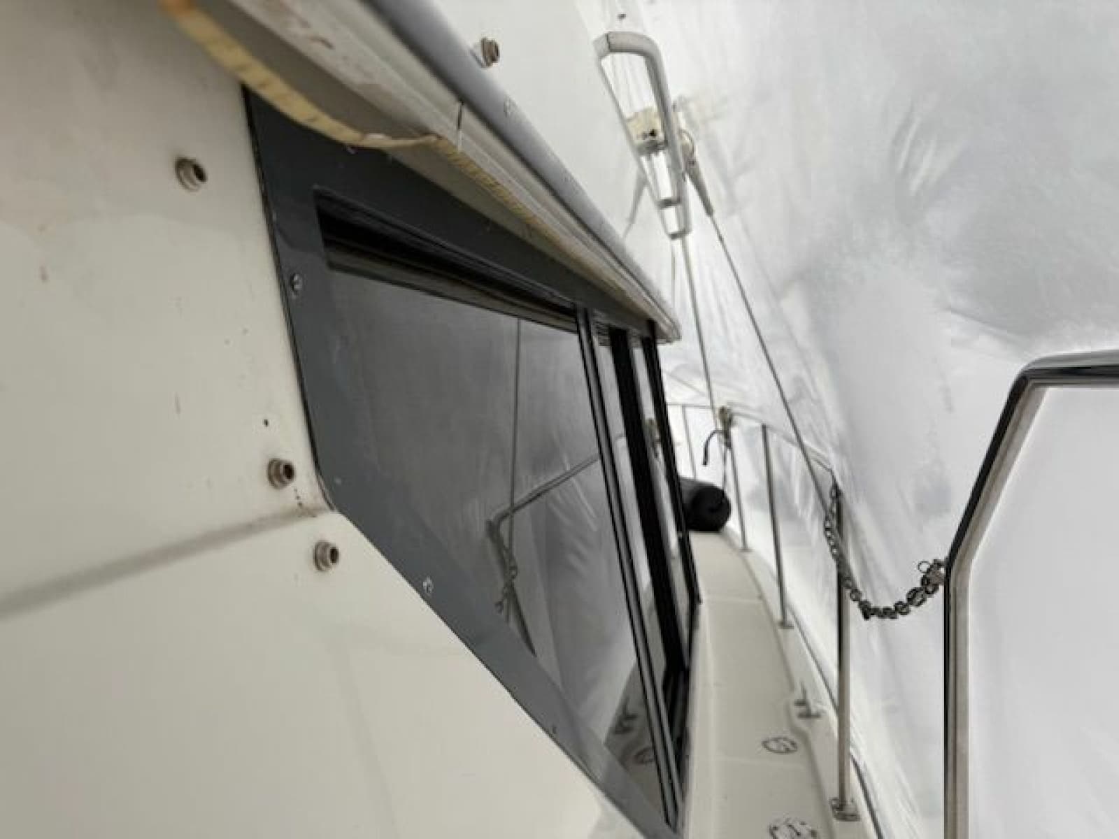 1995 Carver 325 Motor Yacht 32
