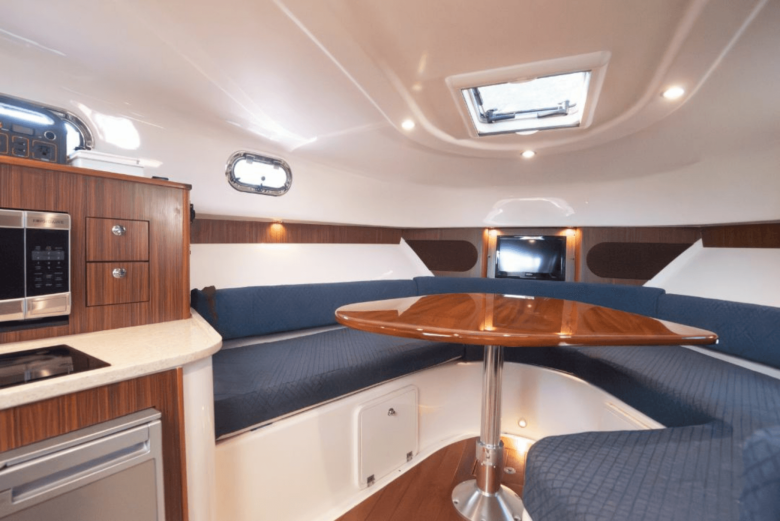 2015 Pursuit 345 Offshore 34