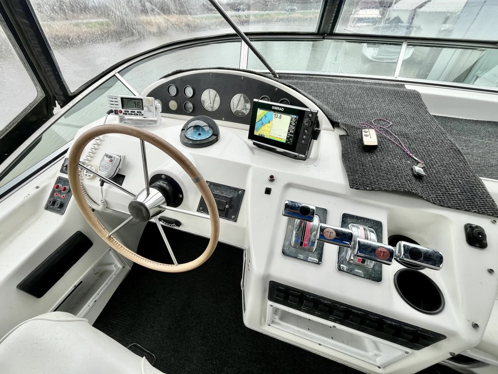 1996 Bayliner 3988 39
