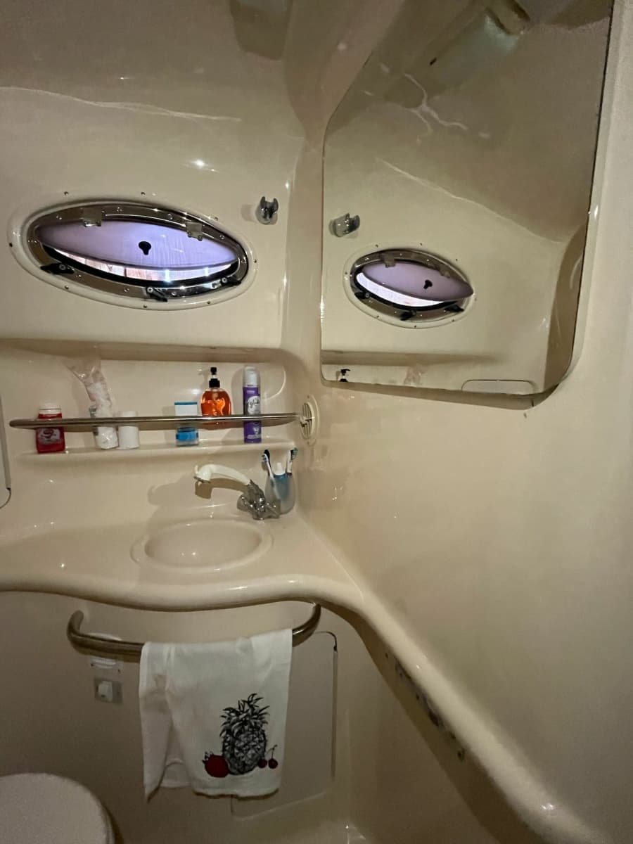 1997 Sea Ray 330 Sundancer 33