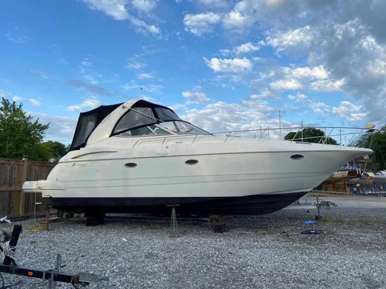 2002 Cruisers Yachts 3672 40