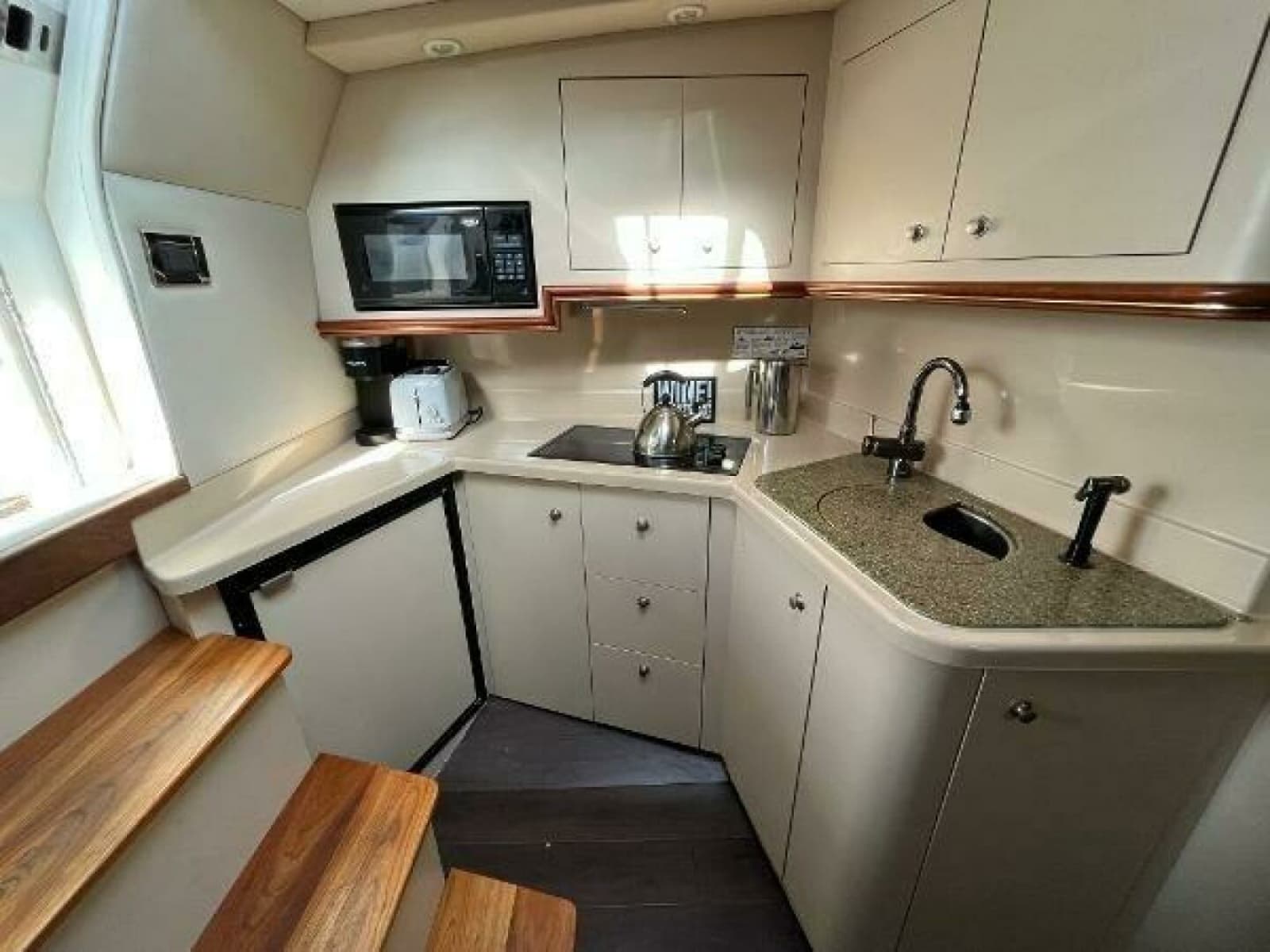 2001 Cruisers Yachts 3470 34