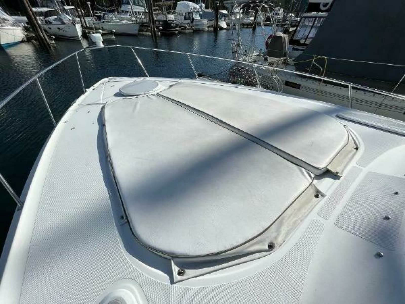 2001 Cruisers Yachts 3470 34