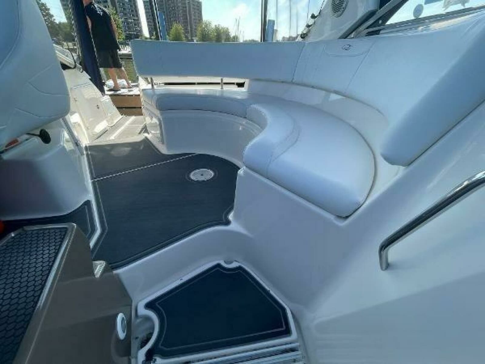 2005 Regal 3060 Window Express 30