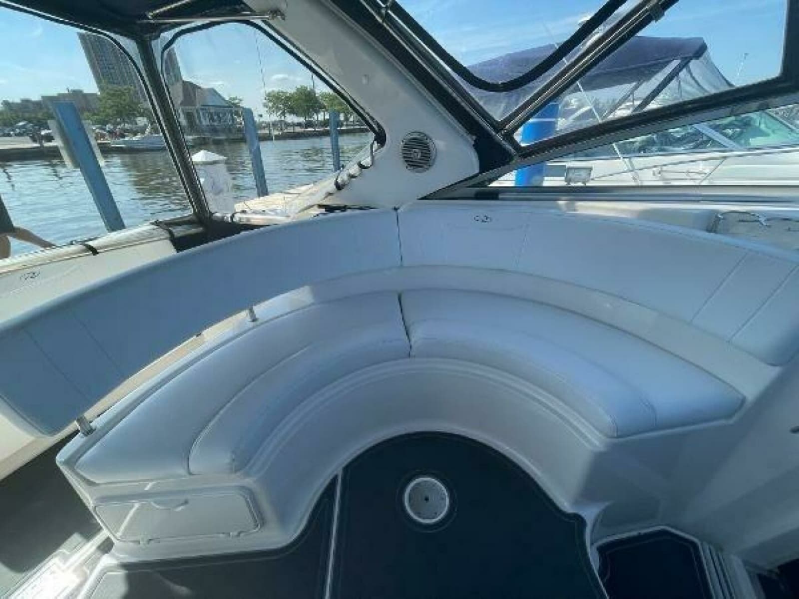 2005 Regal 3060 Window Express 30